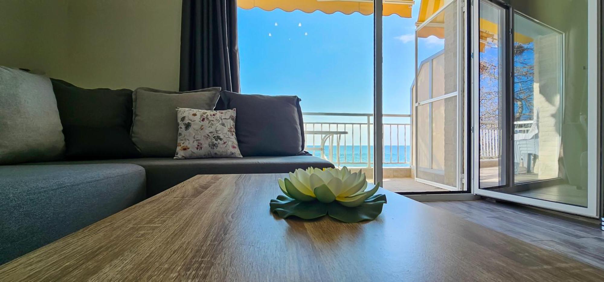 Hara Apartment In Front Of The Beach Paralía Екстериор снимка