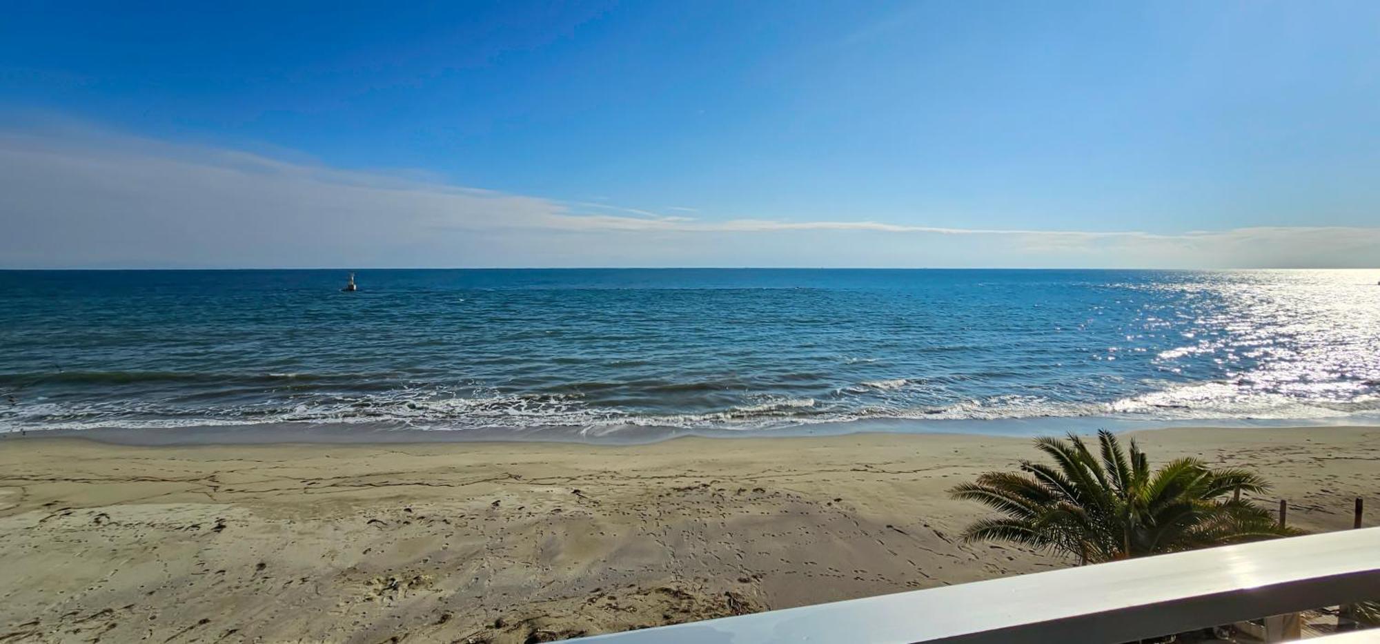 Hara Apartment In Front Of The Beach Paralía Екстериор снимка