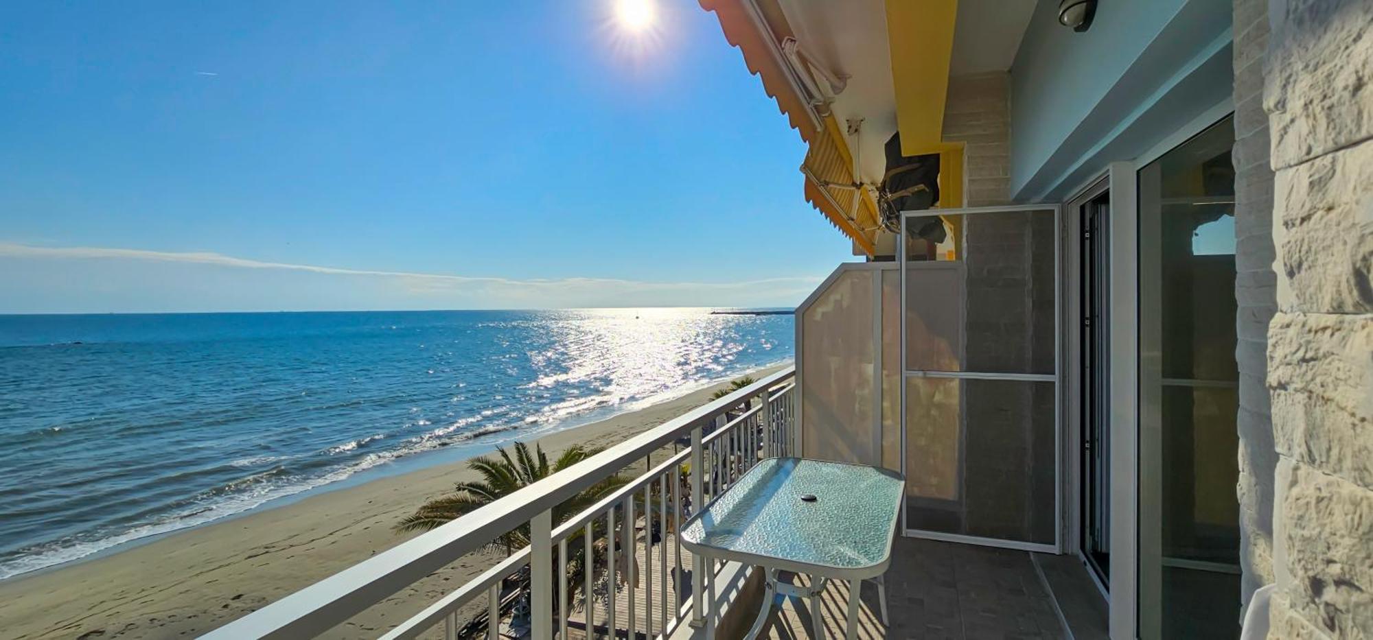 Hara Apartment In Front Of The Beach Paralía Екстериор снимка