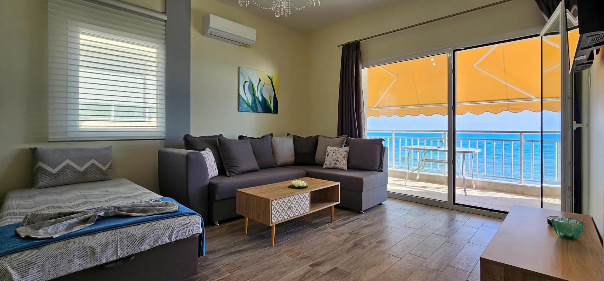 Hara Apartment In Front Of The Beach Paralía Екстериор снимка